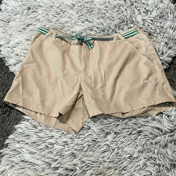 Nike khaki shorts Size large - Picture 1 of 12